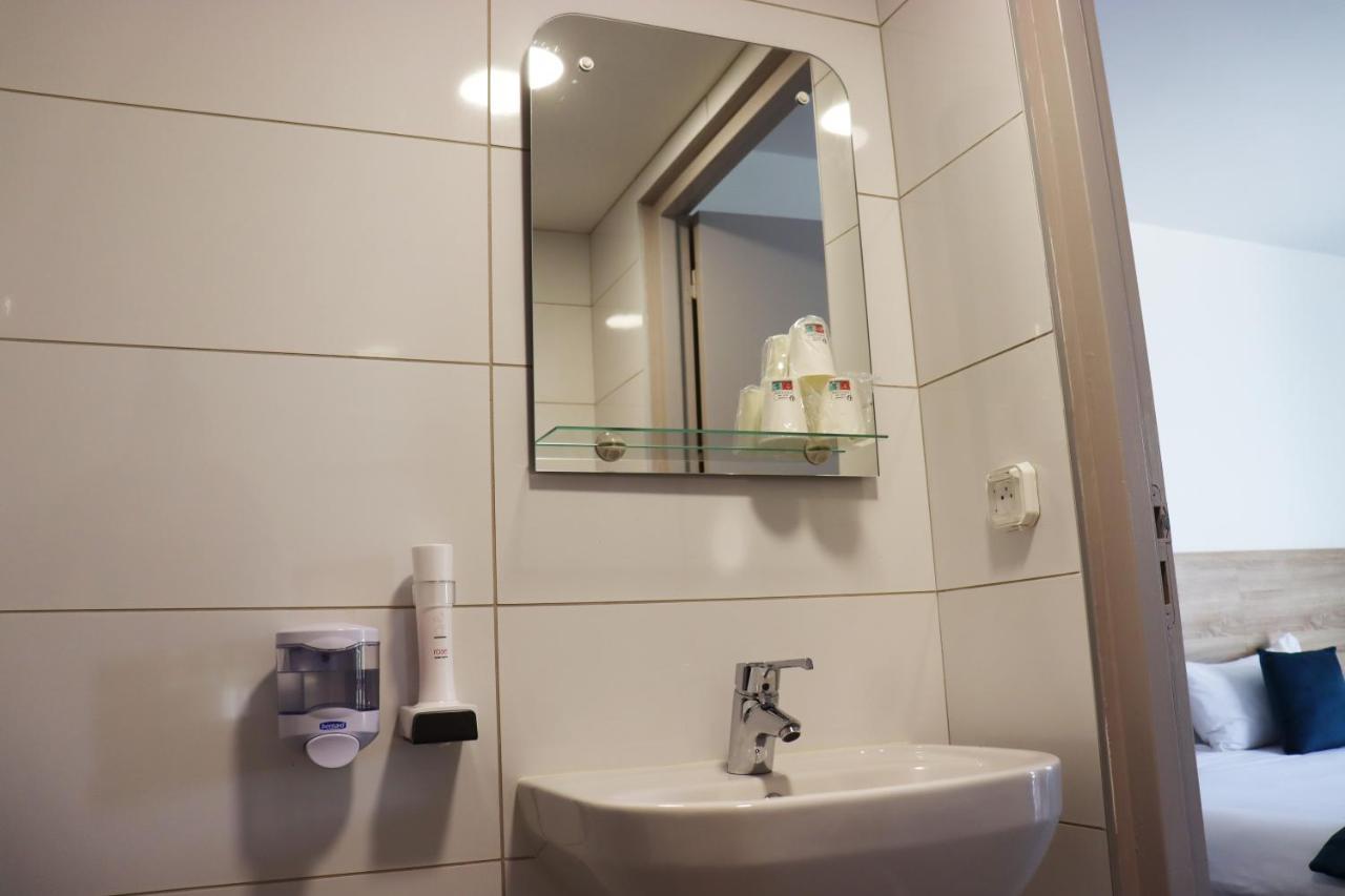 Hotel Lemand Lyon Est - Вильфонтен Экстерьер фото
