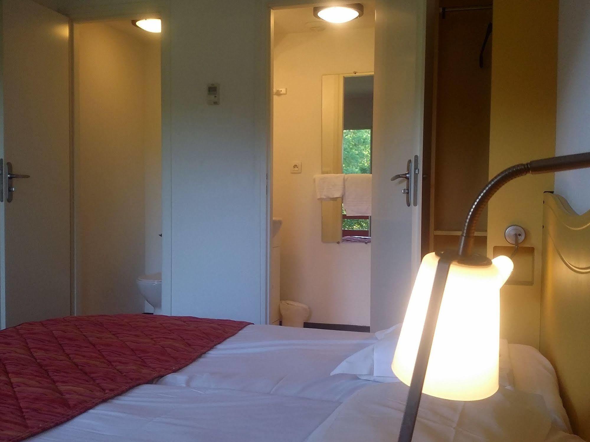 Hotel Lemand Lyon Est - Вильфонтен Экстерьер фото